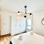 Parkview Near The Sea - 4 Beds アパート *